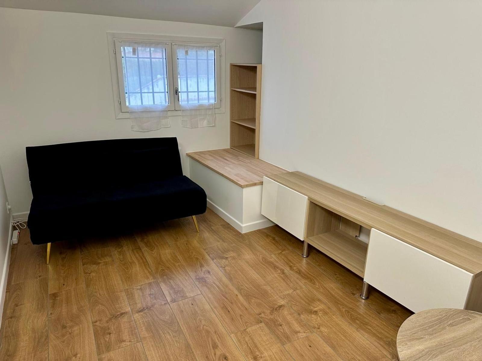 2 Bedrooms Entierement Renove - 200m De La Appartement *
