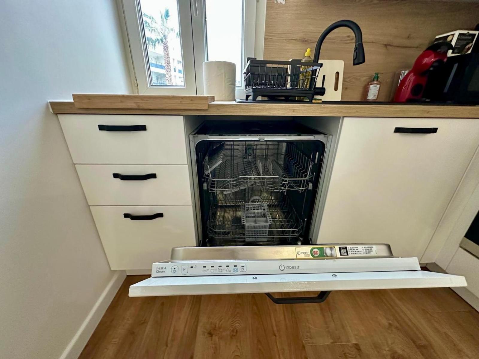 Appartement 2 Bedrooms Entierement Renove - 200m De La Cannes